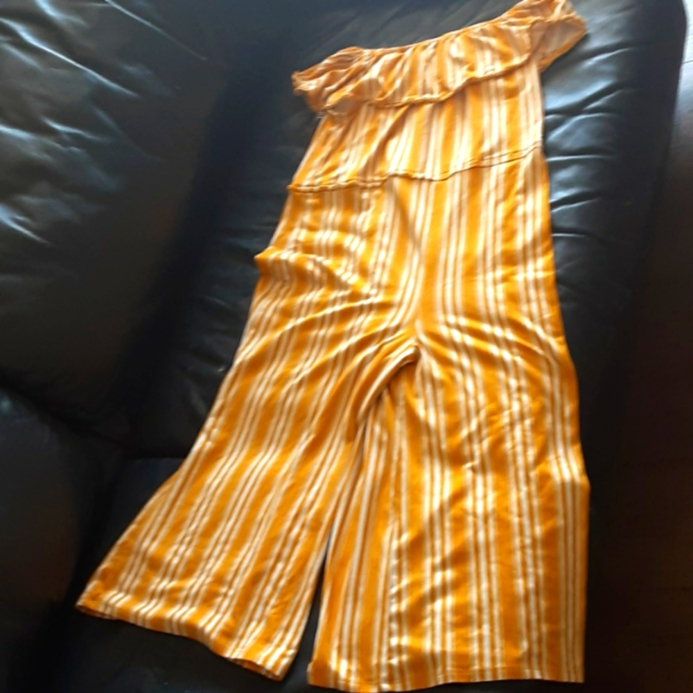 Adorable yellow and cream pinstriped Jumper size small